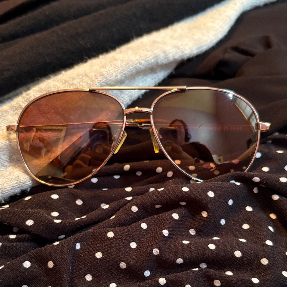 Stylish Aviator Sunglasses with Brown Lenses